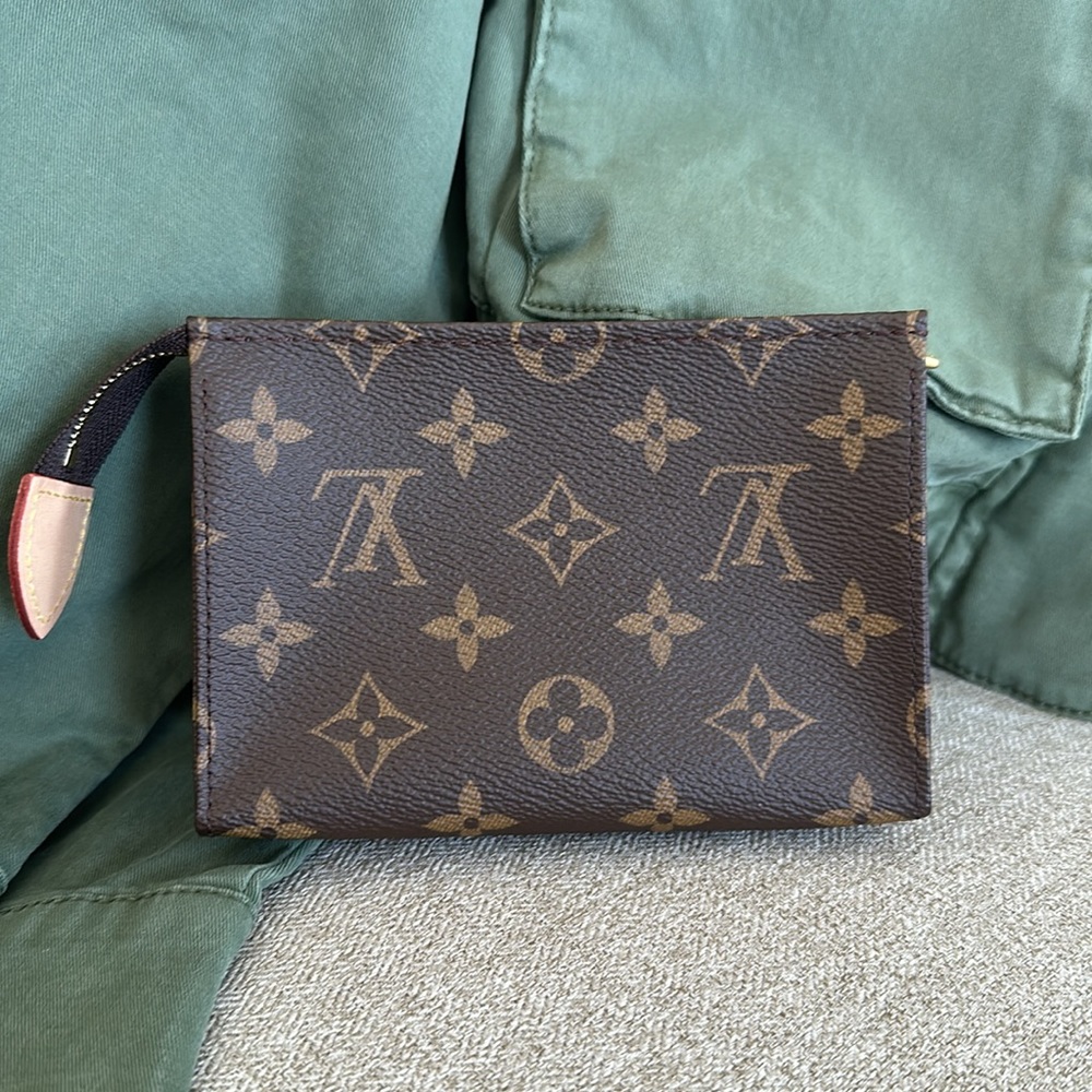 Authentic Louis Vuitton Toiletry Pouch 15